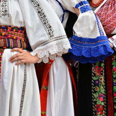 24 iunie: Ziua în care sărbătorim minunata ie românească, simbolul național care a cucerit o lume întreagă