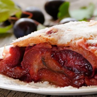 Cum sa prepari placinta cu prune dupa o reteta sanatoasa