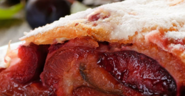 Cum sa prepari placinta cu prune dupa o reteta sanatoasa