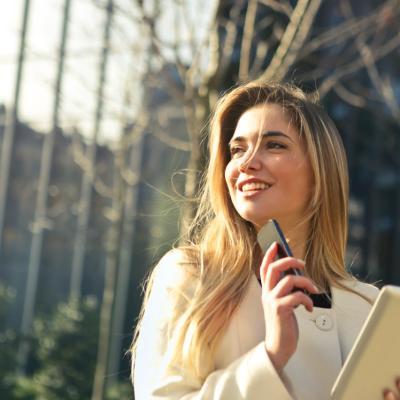 Nu te lăsa ghidată doar de salariu: Cum să alegi corect între două oferte de muncă