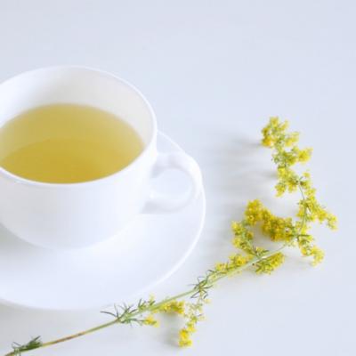 Beneficiile ceaiului de flori de sanziene