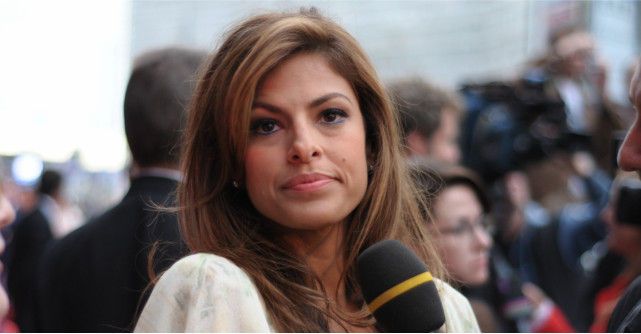 O nouă echipă de artiști, o nouă serie de lucrări, o nouă colecție de parfumuri AVON 