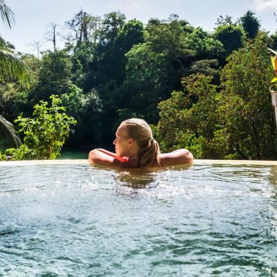 Pregatiri pentru Valentine's Day: Top 5 cele mai spectaculoase Infinity Pools