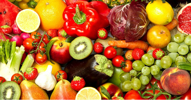 10 motive stiintifice care te vor convinge sa introduci mai multe alimente crude in alimentatia zilnica