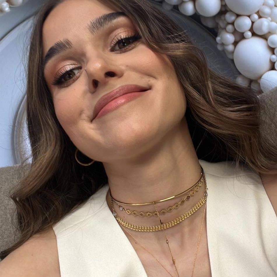 Fiica lui Codin Maticiuc, domnișoară de onoare la nunta lui Theo Rose: Smaranda, alături de idolul ei, într-o zi magică