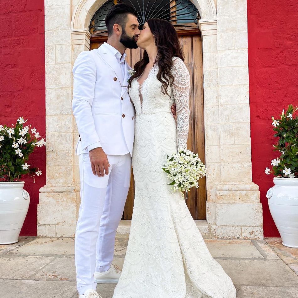 Cătălina Grama și Paul Ipate s-au căsătorit civil, în Italia. Imagini de la nunta celor doi