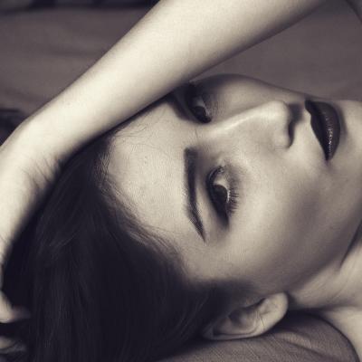 Cum să-ți îngrijești tenul când stai mai mult în casă