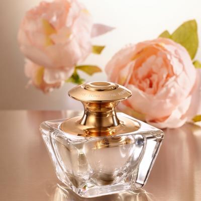 AVON inovează și lansează TTA Eternal, primul parfum pe bază de gel din România 