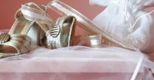 Peste 20 de posete superbe pe care sa le porti la nunta