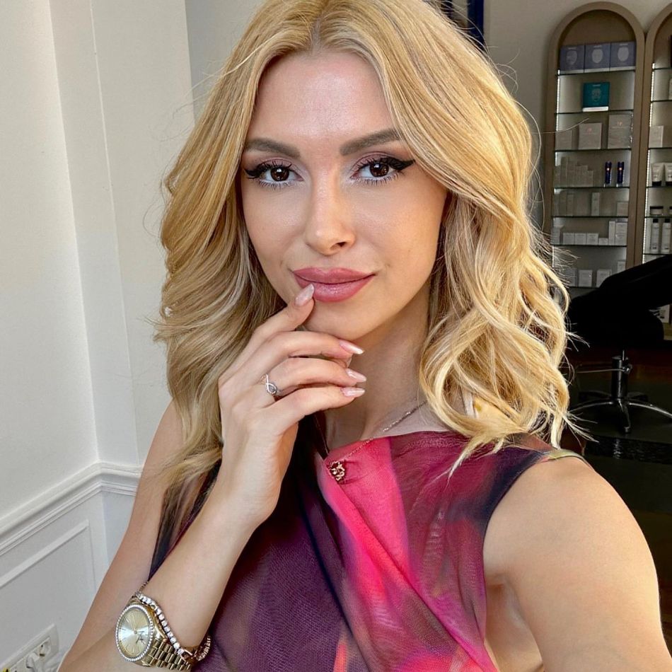 Andreea Bălan, noi imagini alături de Victor Cornea! Artista radiază de fericire în brațele jucătorului de tenis