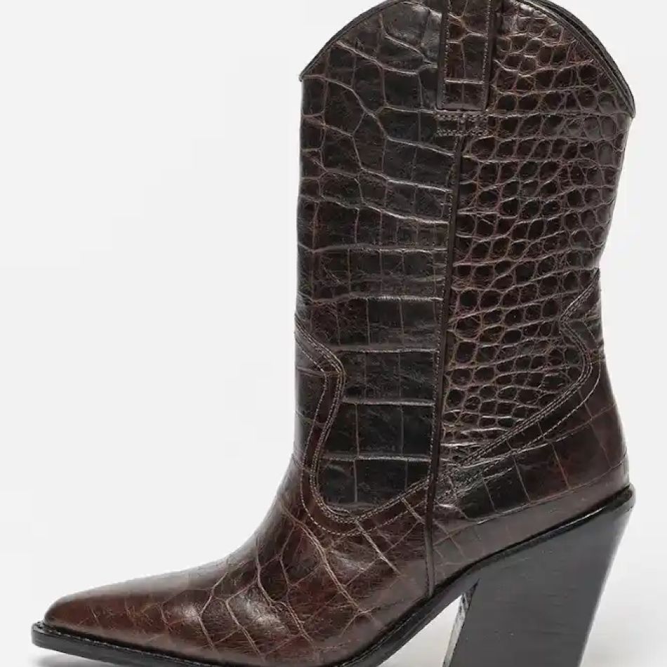 Vedetele sezonului rece: Cizmele lungi de damă