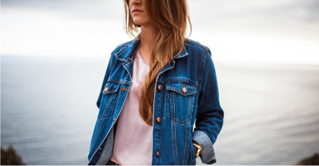 Ce jachete din denim combin cu rochii si fuste