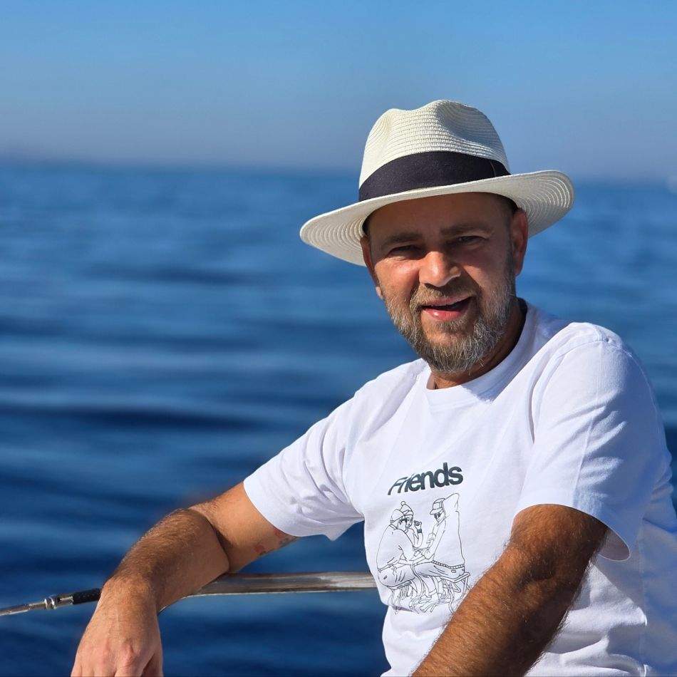 Cosmin Seleși, internat de urgență la spital. Prezentatorul de la Batem palma? a oprit  imediat filmările