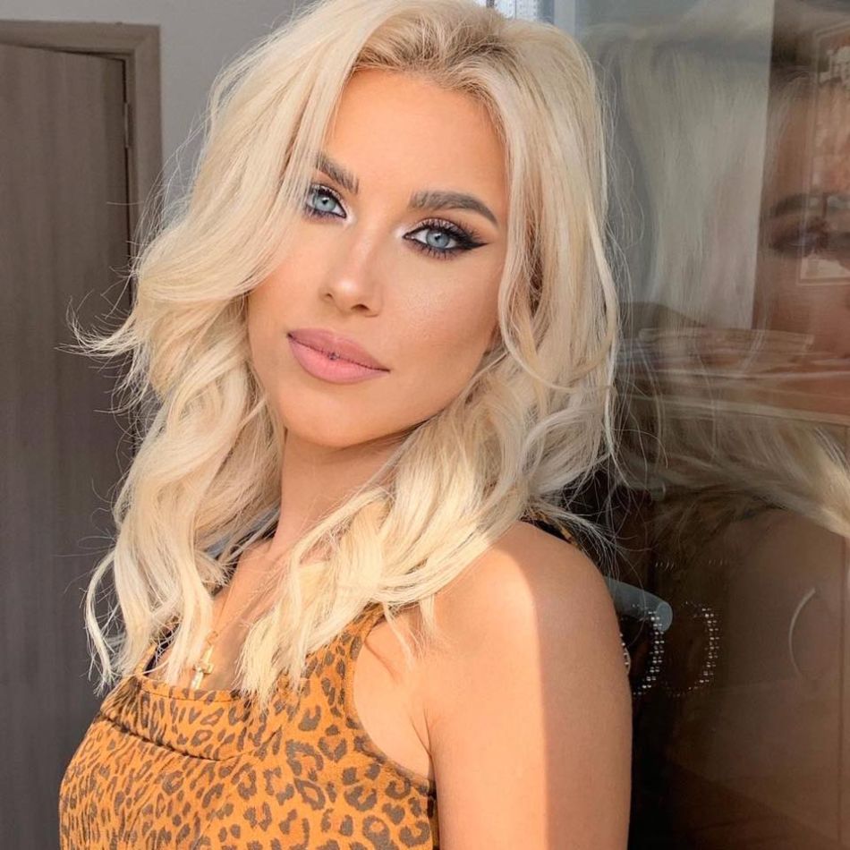 Amna, de la durere la încredere în sine. Artista, lecții din postura de mamă singură: Nu se dezvoltă nimeni în stare de confort