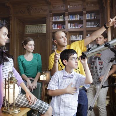 Guess Who ii inspira pe copii in noul spot Tech School