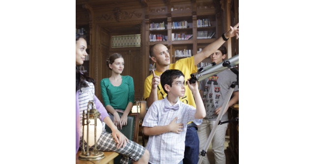 Guess Who ii inspira pe copii in noul spot Tech School