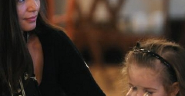  Columbenii jongleaza cu micuta Irina