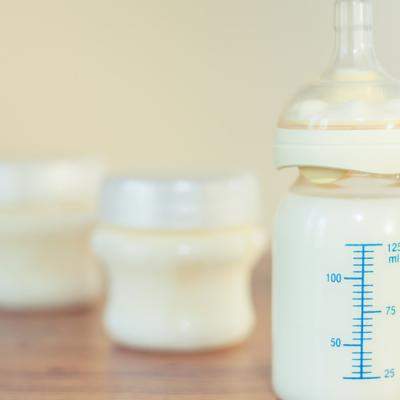 Cum stocăm și păstrăm laptele matern?