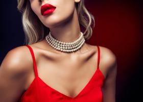 O blondă celebră a pozat goală de Crăciun: Prezența mea este un cadou...Imaginile care au făcut înconjurul internetului