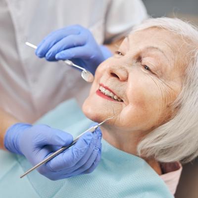 Cele mai comune afecțiuni dentare la vârstnici