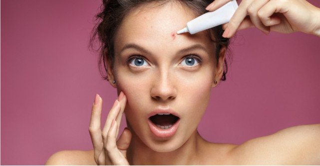 Tratamente pentru acnee: 6 soluții pentru tenul problematic