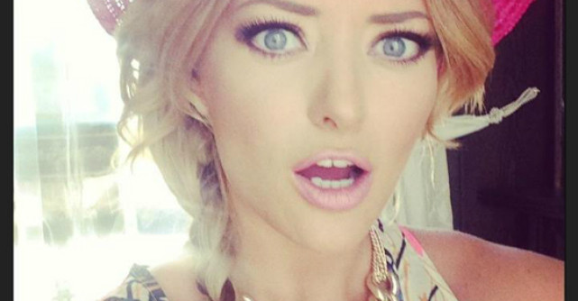 Video: Delia si Pepe se transforma in JLo si Pitbull