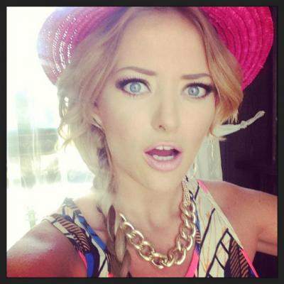 Video: Delia si Pepe se transforma in JLo si Pitbull