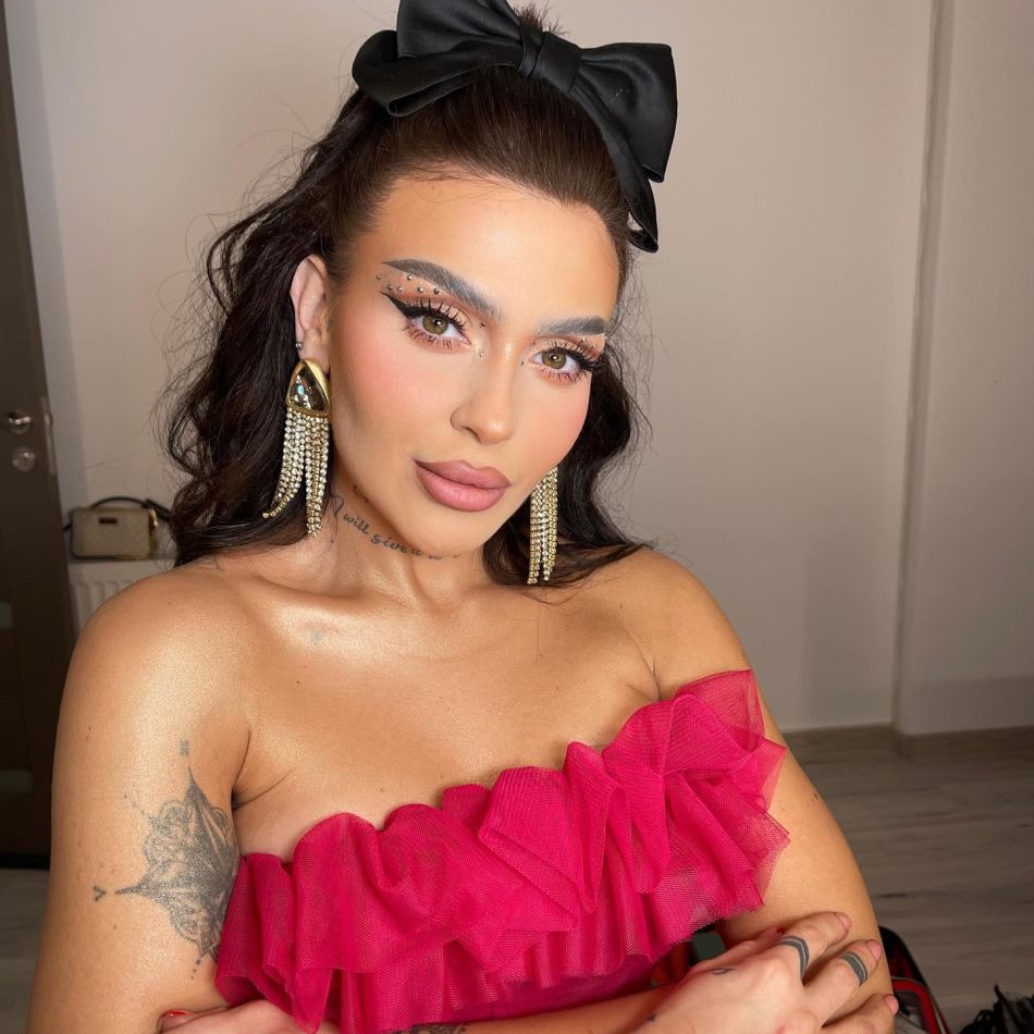 Oana Radu, moment inedit pe scenă: Sărut pasional cu un bărbat misterios în fața fanilor: Și eu sunt foarte îndrăgostită de tine