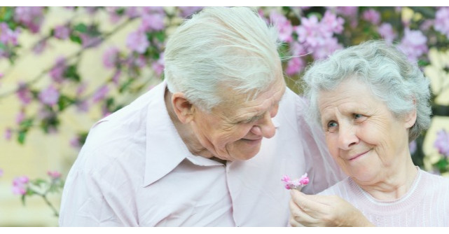 Acesti batranei serbau 35 de ani de la casatorie. Insa uite ce s-a intamplat