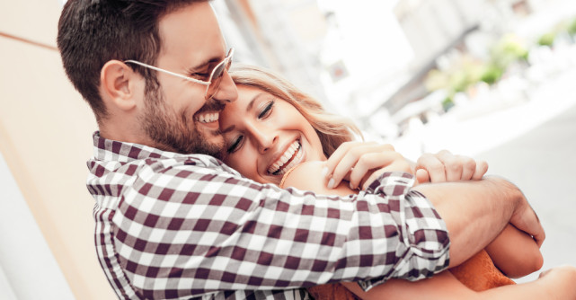 Cinci semne că el crede în relația voastră și în tine