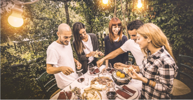 Cum amenajezi curtea și grădina pentru serile de vară?