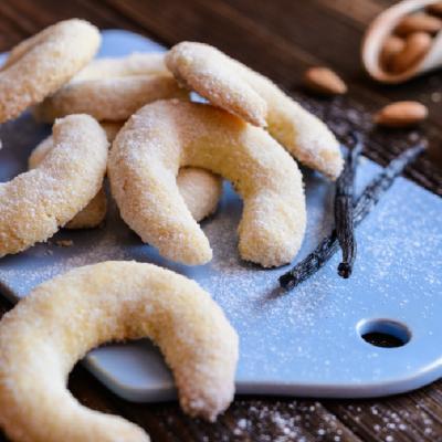 Fursecuri cu cardamom in forma de semiluna, cel mai delicat desert de sarbatori