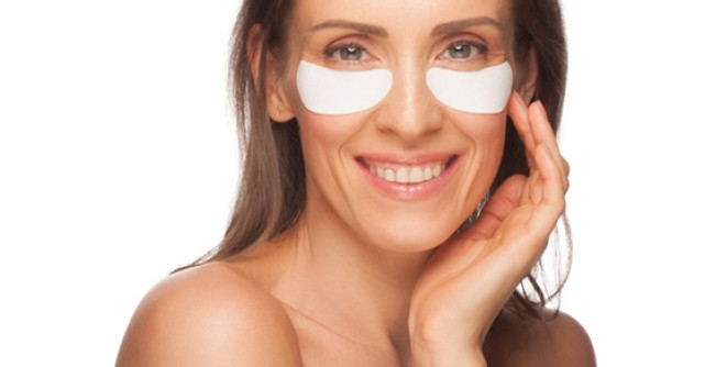 4 obiceiuri care ne accentueaza cearcanele