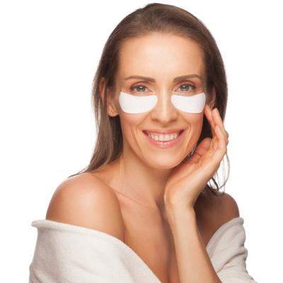 4 obiceiuri care ne accentueaza cearcanele