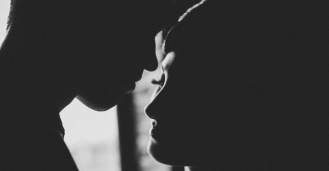 Un barbat puternic nu este intimidat de o femeie puternica. Este inspirat!