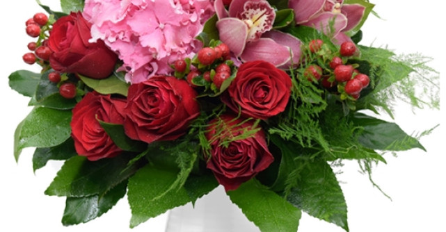 Buchete colorate si delicate de la Floria.ro pentru Alexandra si alti sarbatoriti pe 30 august