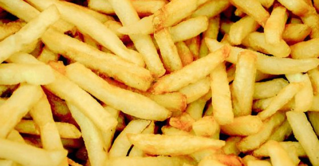 A mancat 5 ani doar cartofi prajiti. Este socant cate kilograme a ajuns sa aiba 