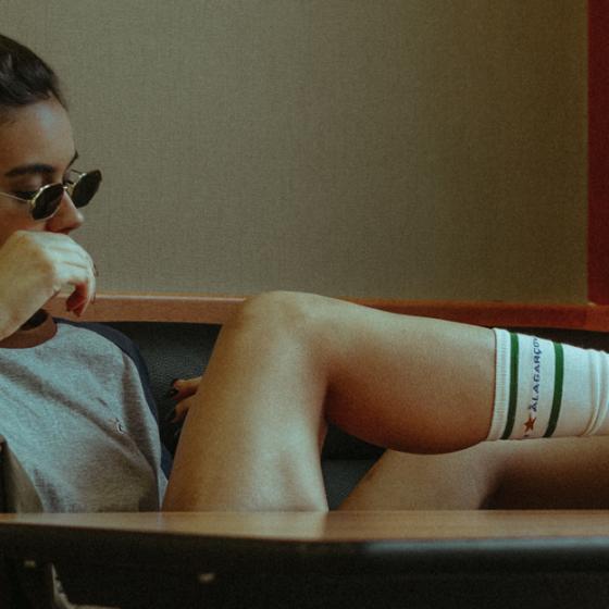 De ce sa porți șosetele groase până la genunchi la vedere în acest sezon?