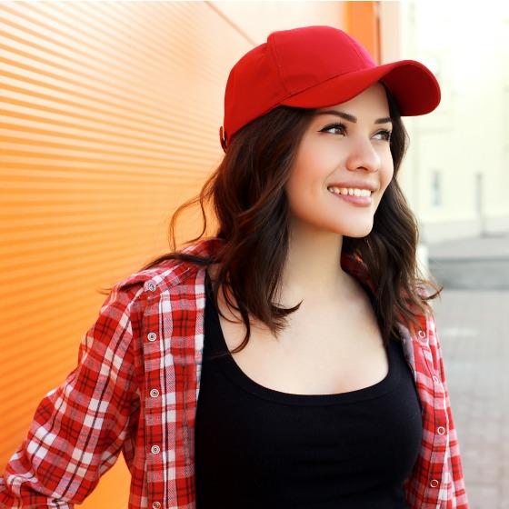 Sapca de baseball pentru femei - un accesoriu inca in tendinte