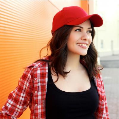 Sapca de baseball pentru femei - un accesoriu inca in tendinte