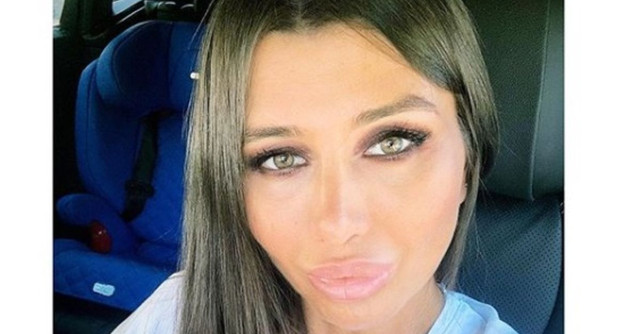 Elena Băsescu, de nerecunoscut într-o creație semnată Dana Budeanu. Cât de mult s-a schimbat fiica cea mică a lui Traian Băsescu