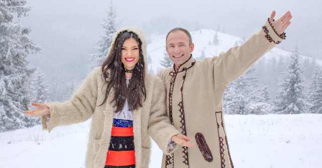 Paula Seling în costum tradițional! Ascultă aici cea mai frumoasă colindă de până acum a artistei