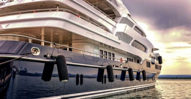 Un pod istoric din Olanda va fi demolat pentru ca ambarcațiunea de lux a lui Jeff Bezos să poată trece