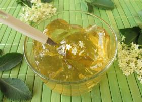 Rețetă de dulceață din flori de soc care aduce gust proaspăt și parfum delicat în fiecare borcan