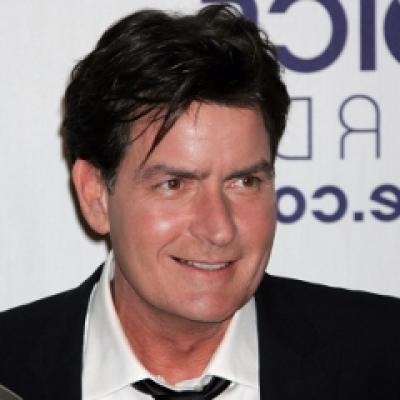Charlie Sheen se intoarce la munca