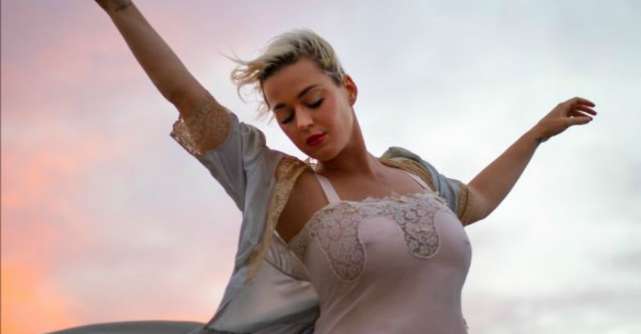 Katy Perry lanseaza single-ul Daisies