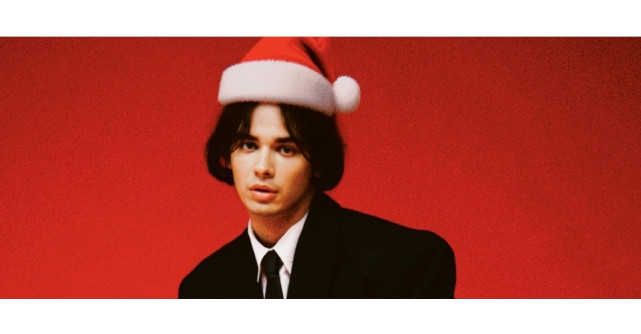 Un altfel de Crăciun (Vin acasă de Crăciun): rareș lansează cel mai emoționant videoclip al sărbătorilor