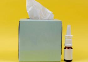 Spray nazal vs. batista bebelușului vs. aerosoli – când le folosești și cum le combini eficient
