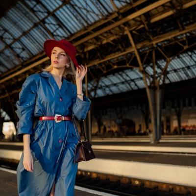 Bleumarin este NOUL negru! 20 de piese vestimentare pentru garderoba ta