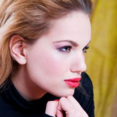 Practic: Poarta hainele de vara si in perioada rece